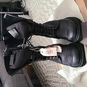 AS 98 Trevy Boot (like new)